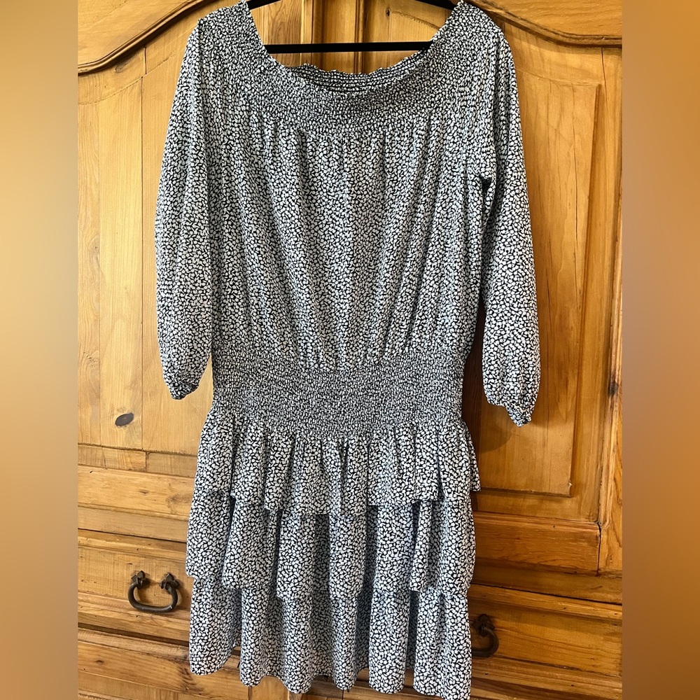 Michael Kors Sunari Navy & White Floral Off the Shoulder Dress Size: Medium - Picture 6 of 14